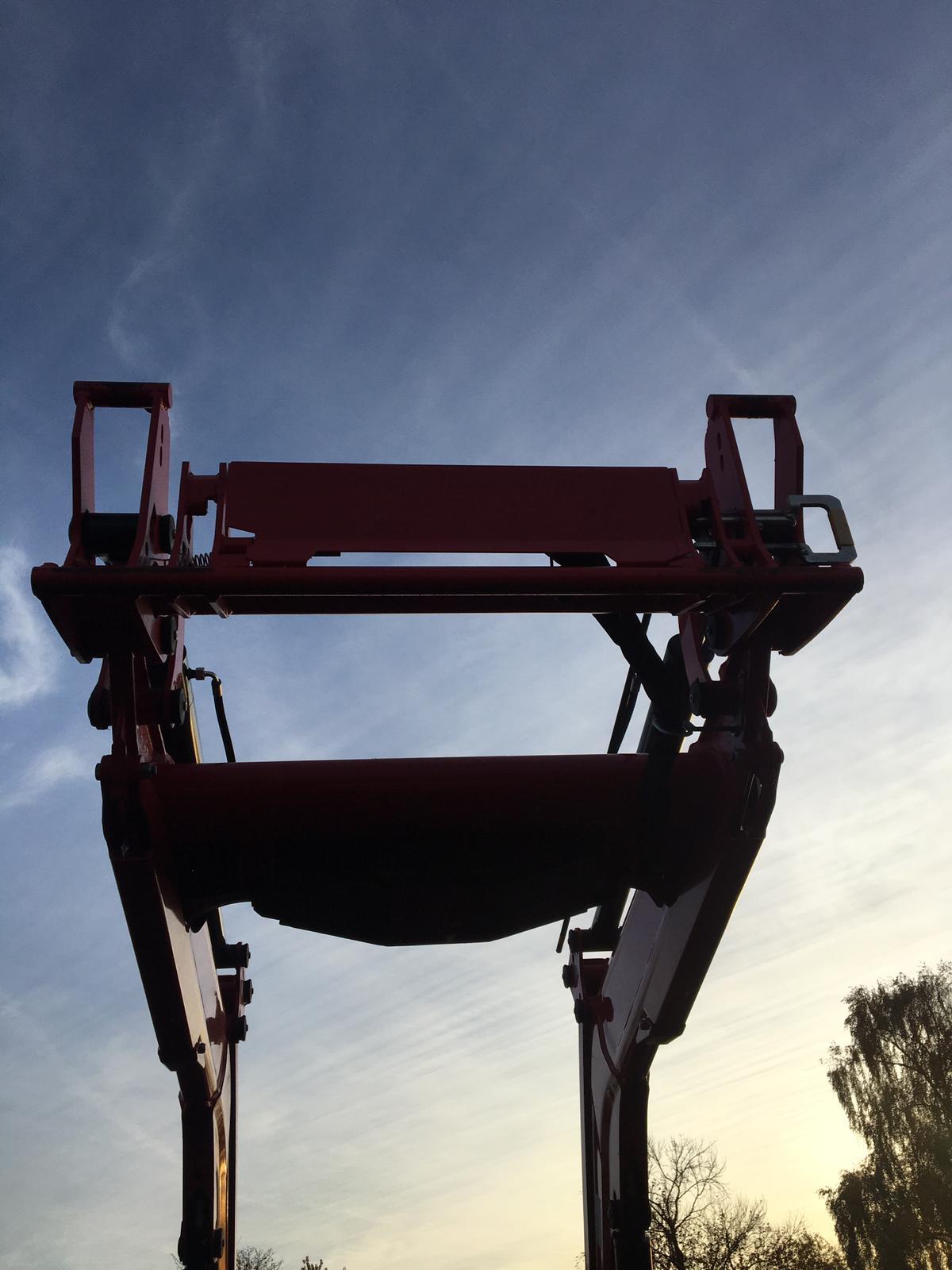 Massey Ferguson 5711 M Dyna4 mit Frontlader FL.4121 3