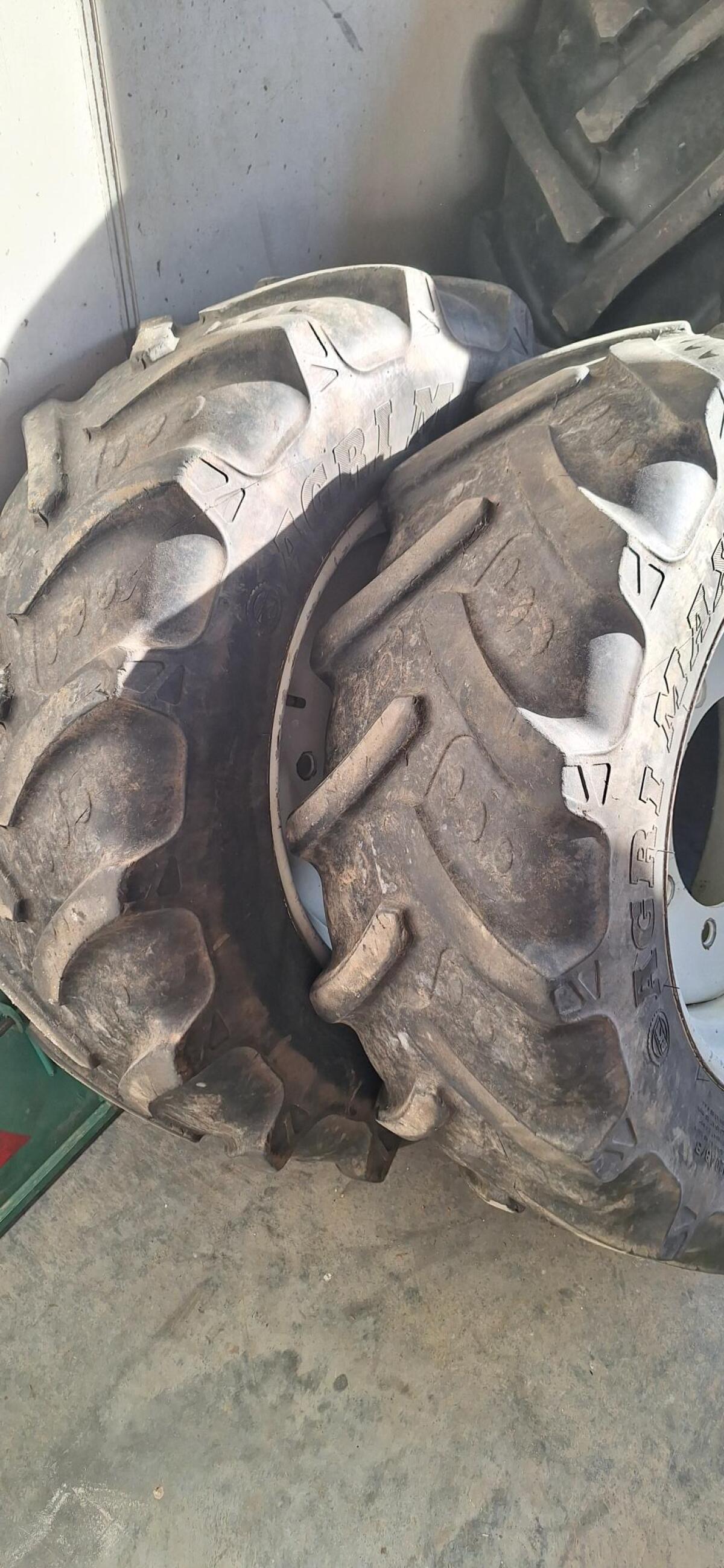 Kompletträder 300/70 R20 2