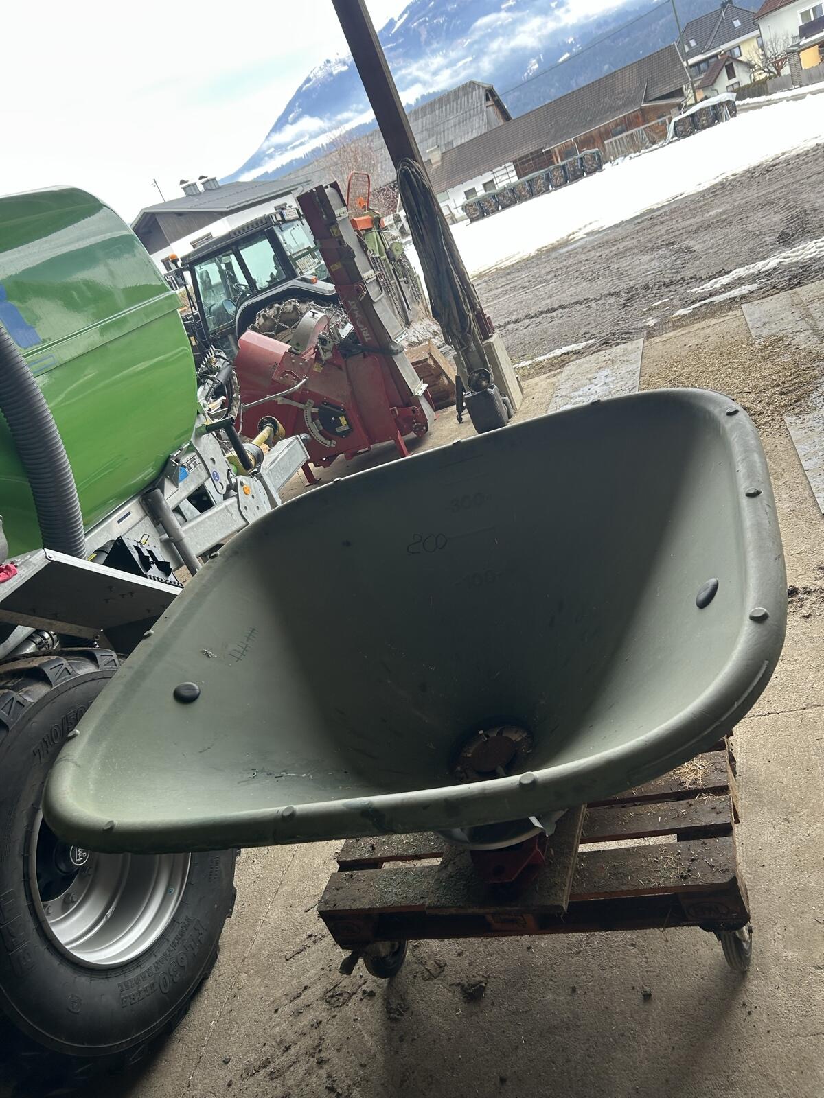 Kunstdüngerstreuer 2