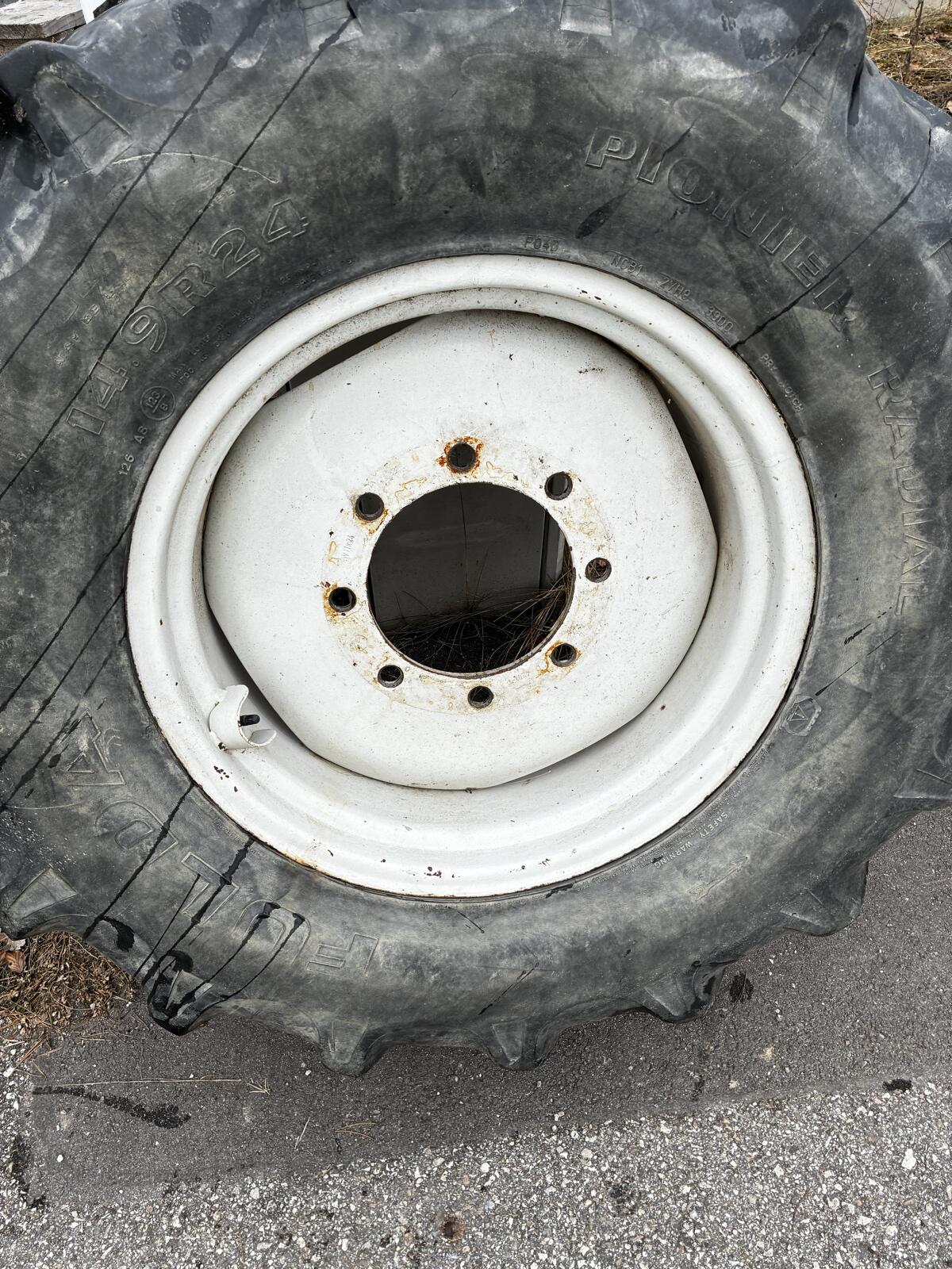 14.9R24 Komplettreifen 2