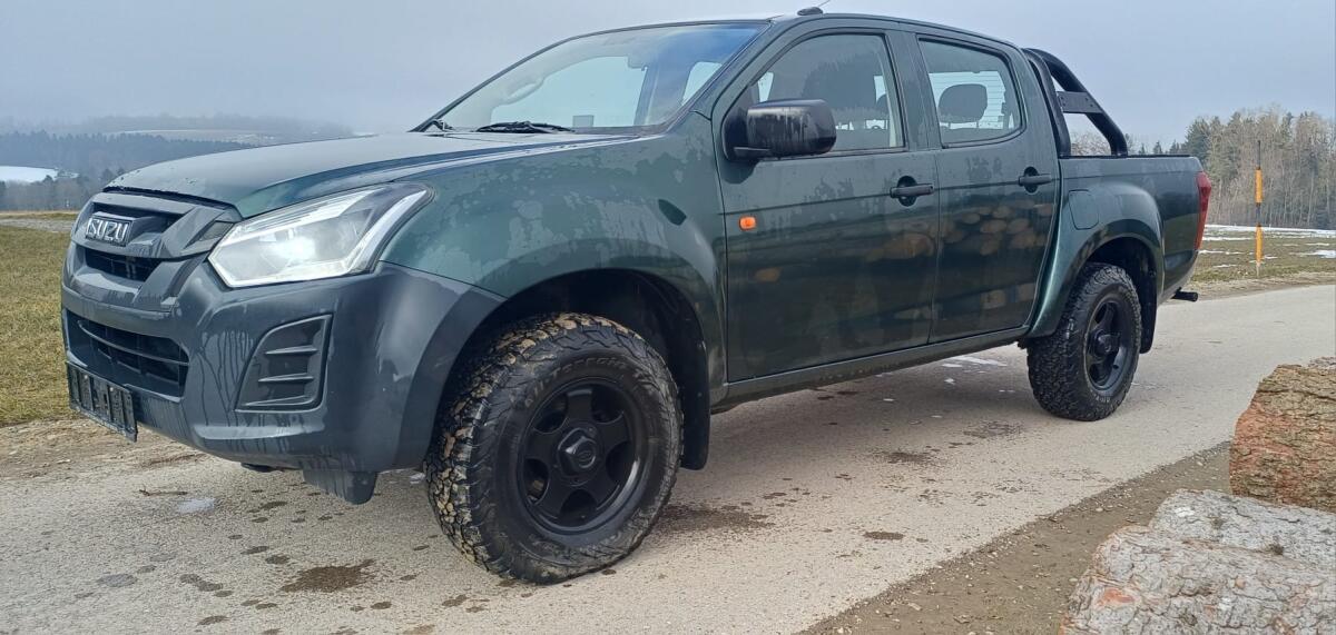 Isuzu Dmax Pickup 2