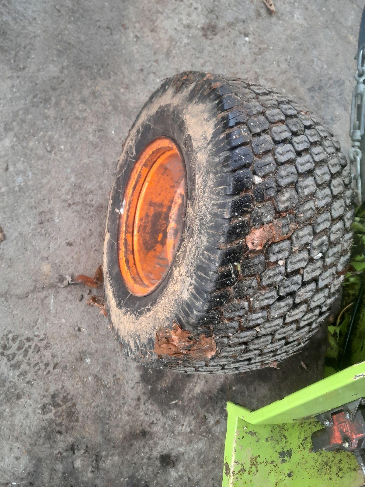 Felgen mit Reifen von Rasant Kommunal-Trak 26x12.00x12 2