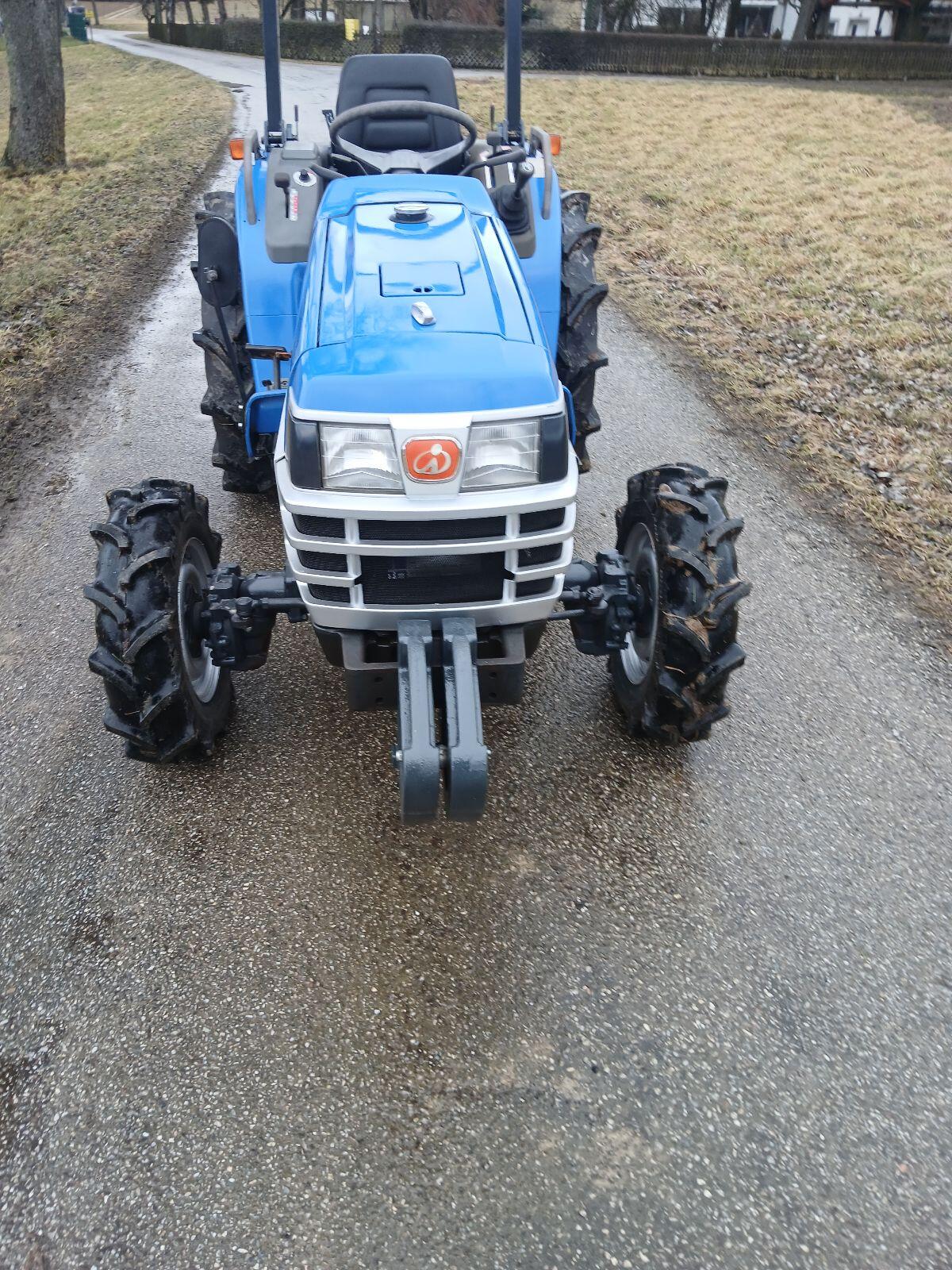 Iseki Sial 243 Kleintraktor 2