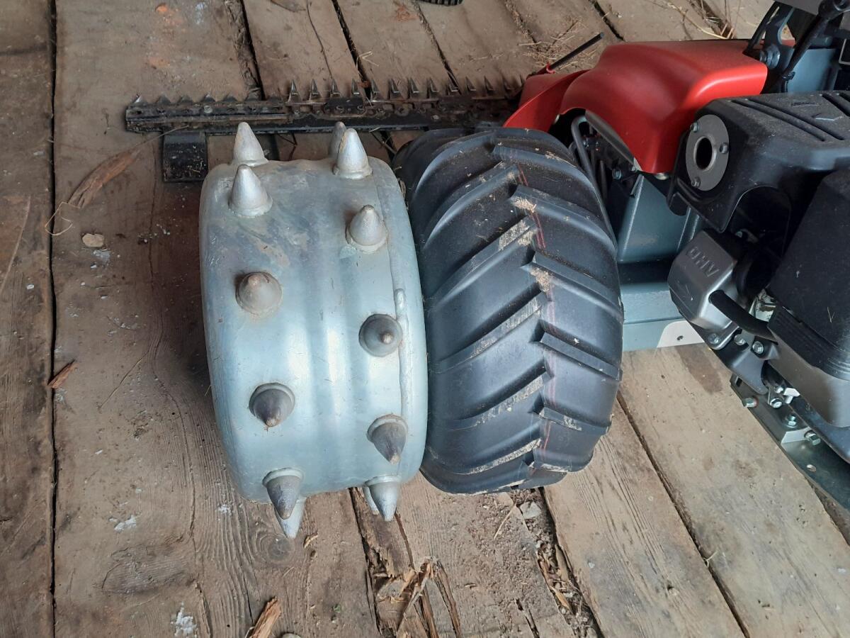 Verkaufe Terrabereifung mit Stachelwalzen 2