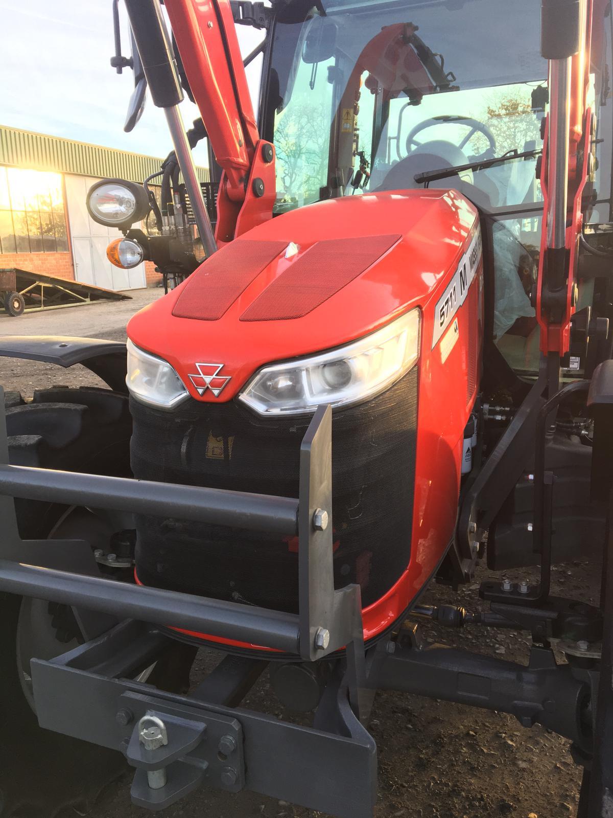 Massey Ferguson 5711 M Dyna4 mit Frontlader FL.4121 2