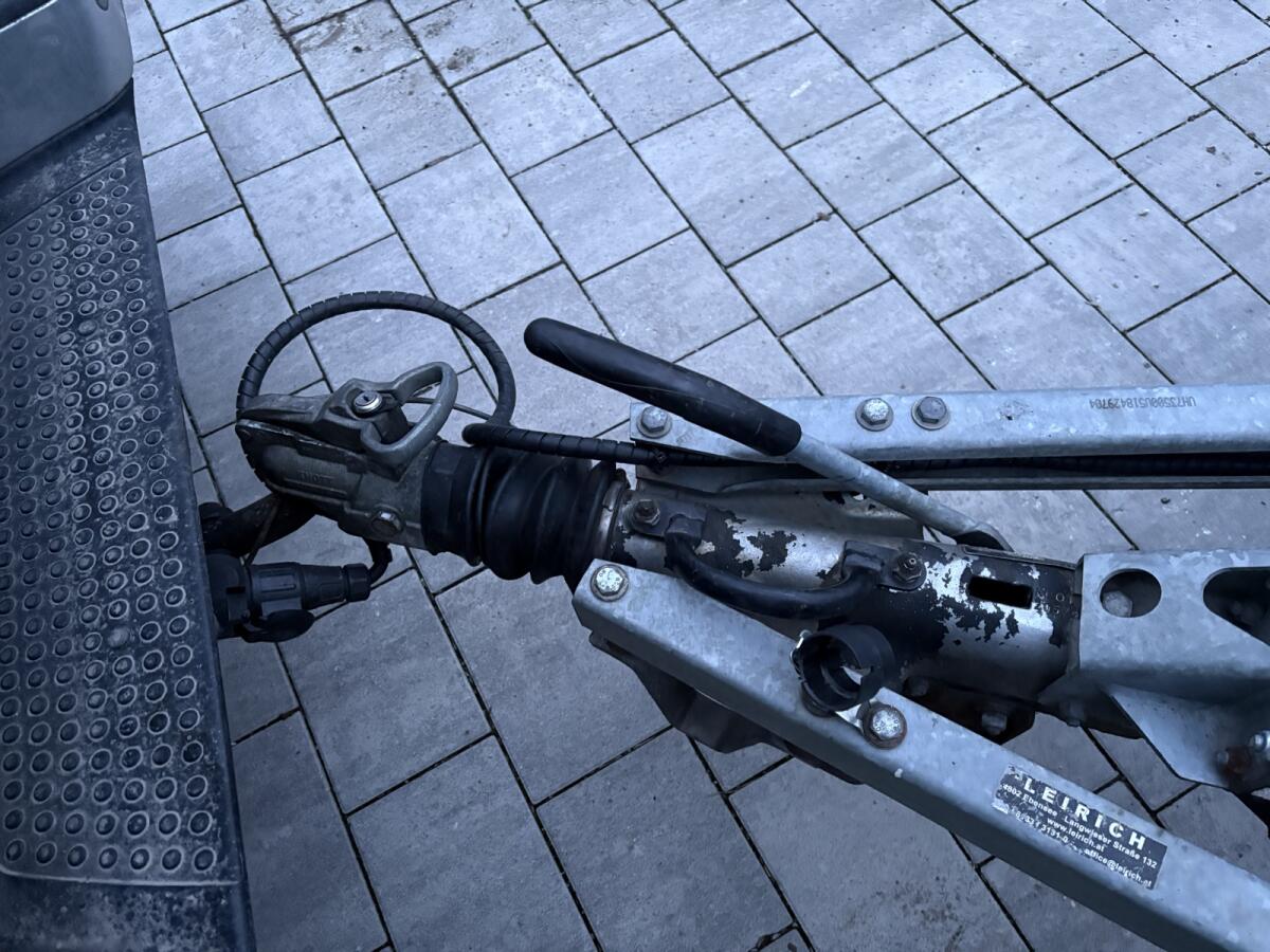 3-Achs-Anhänger ankippbar 2.590 kg Nutzlast 3