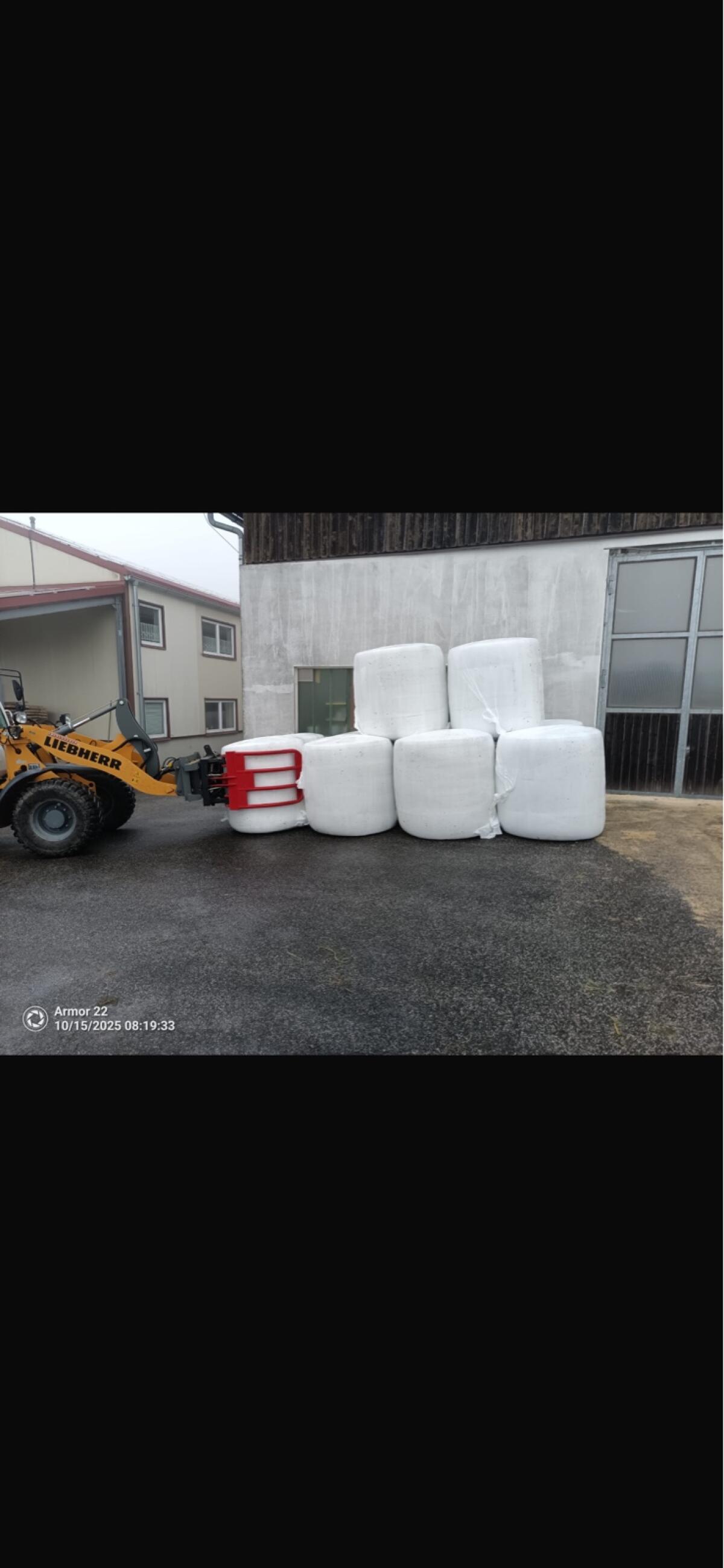 Verkaufe Bio-Maisballen 3