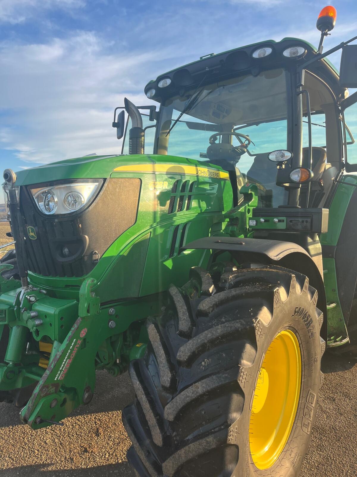 John Deere 6125R 2