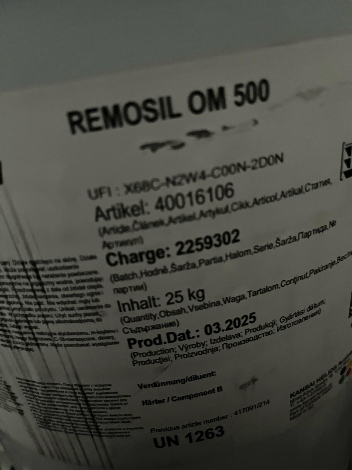 Verschiedene Lacke und Härter 3