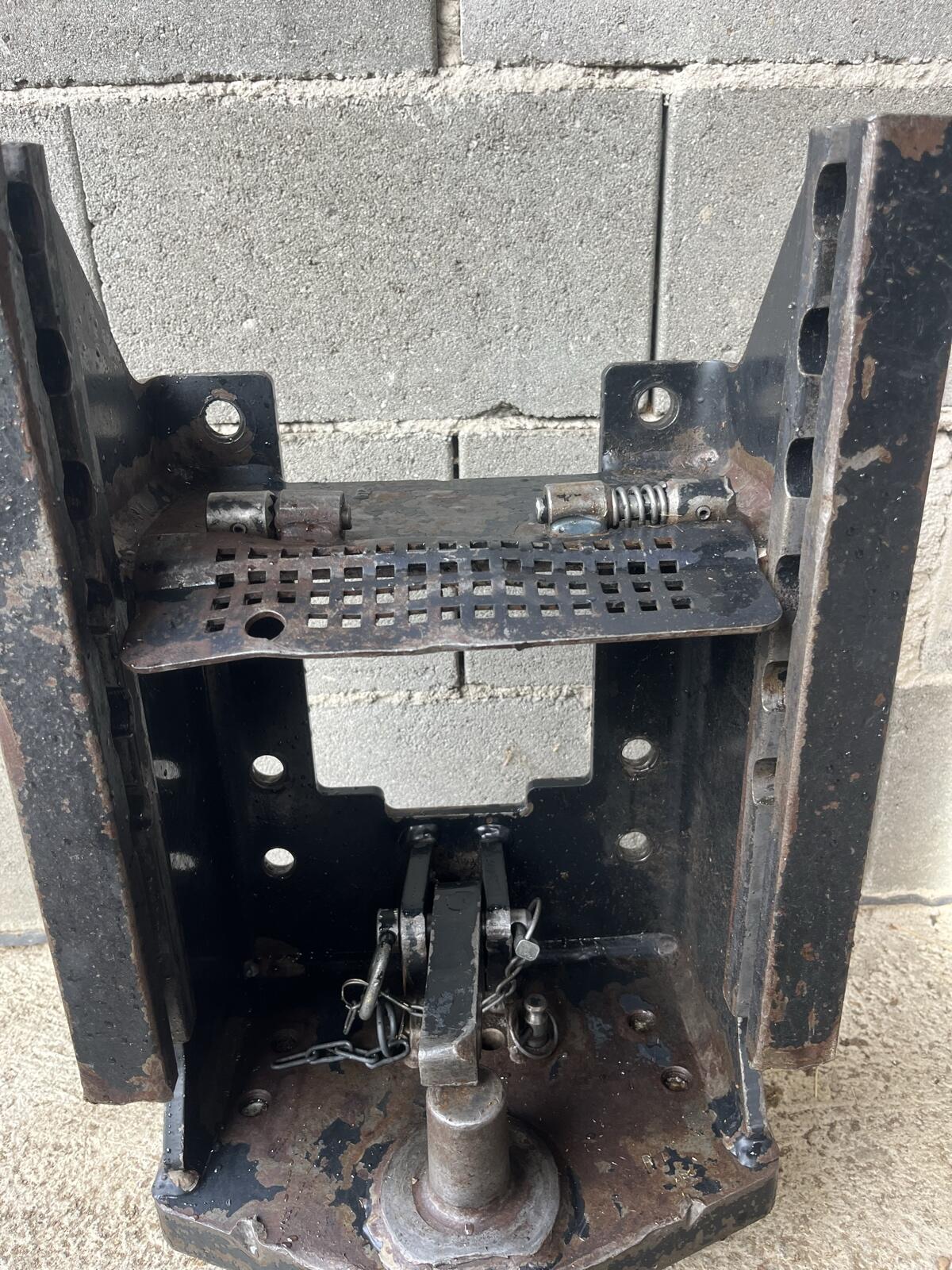 Anhängeschlitten Sauermann mit defektem Zugmaul 2