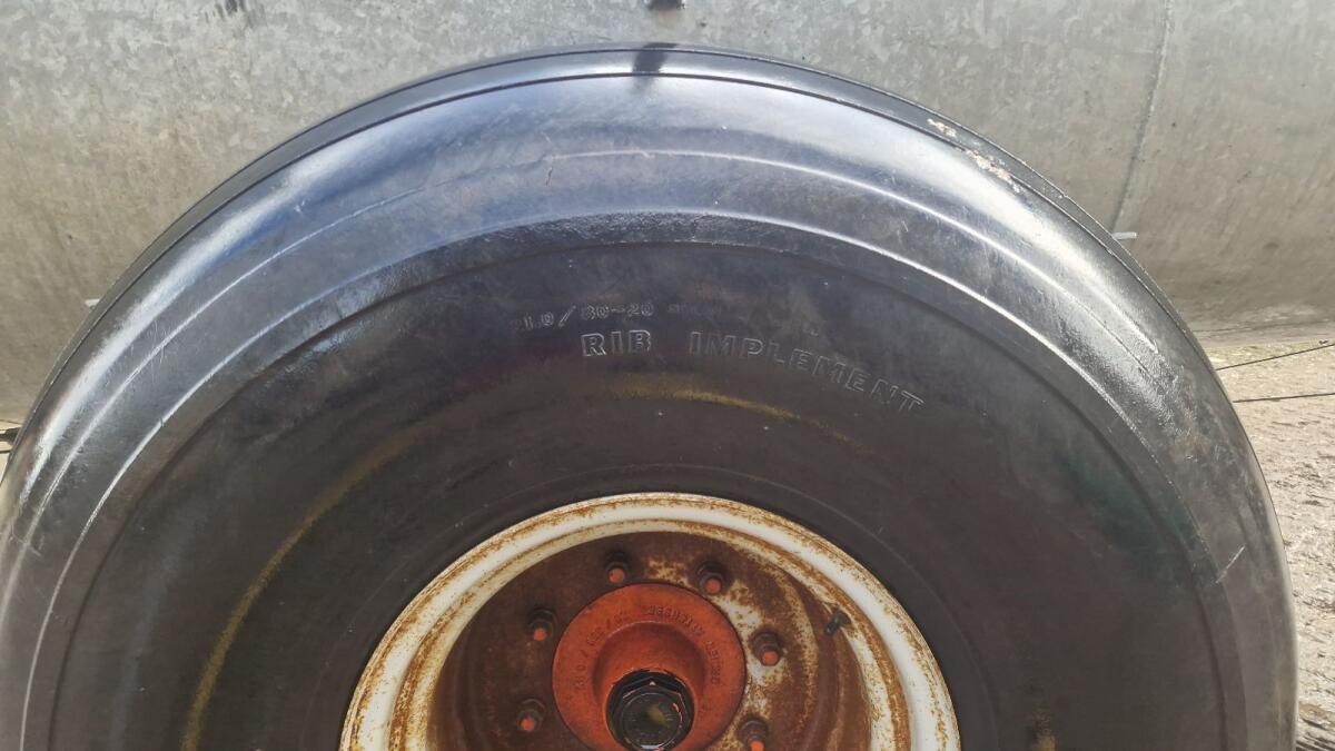 Kompletträder DeMolen 21/80-20 Güllefassreifen Bremsachse 3