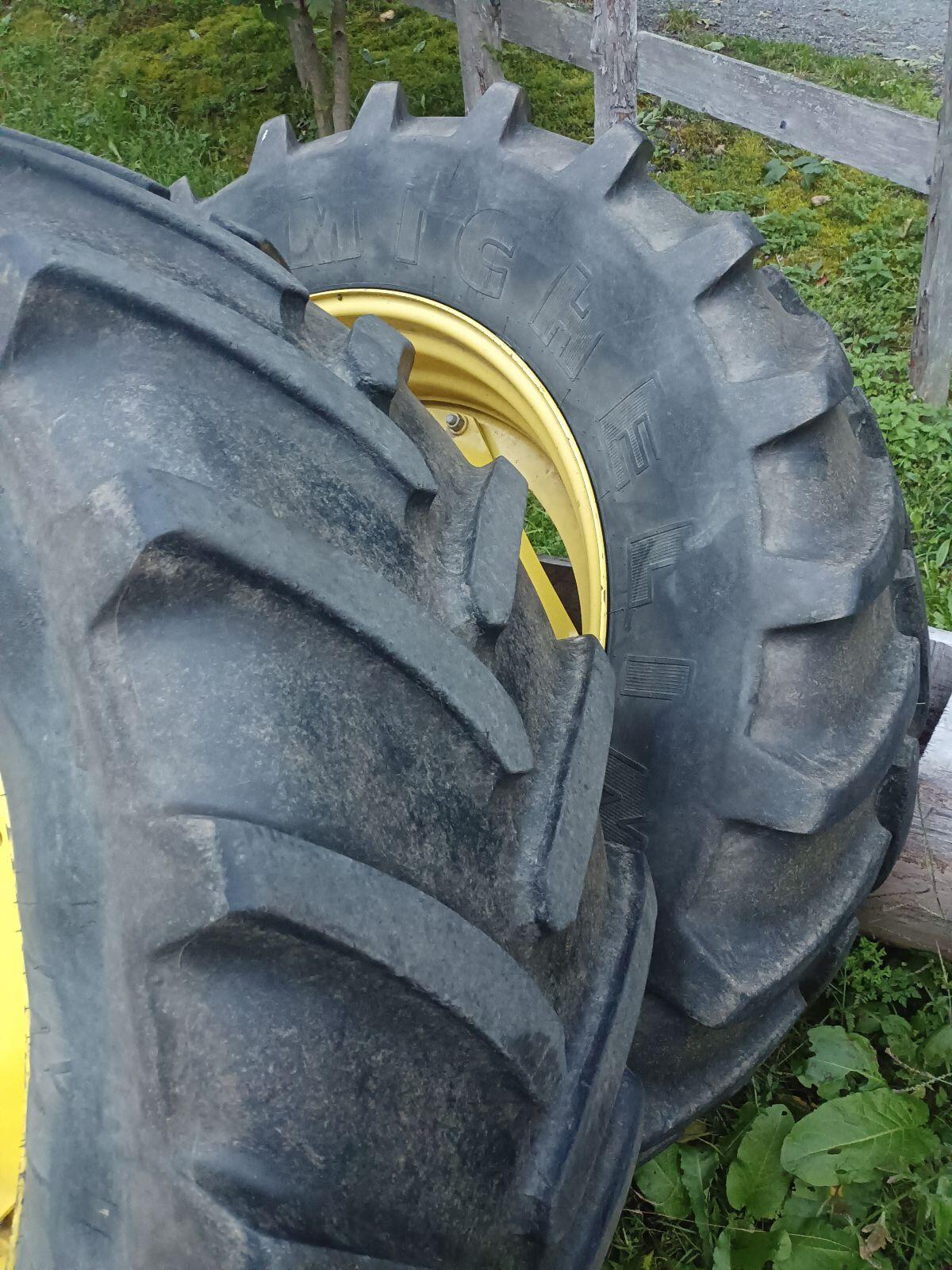 Kompletträder 540/65 R38 für John Deere 3