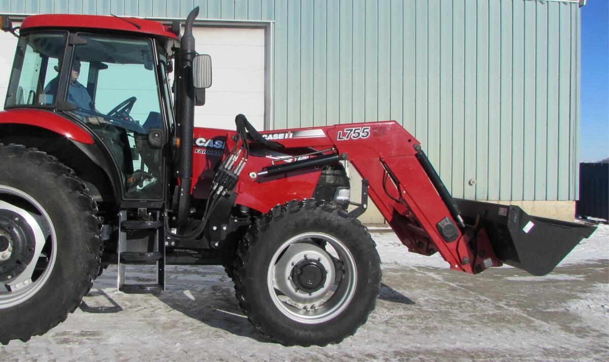 Case IH Farmall 125A 2