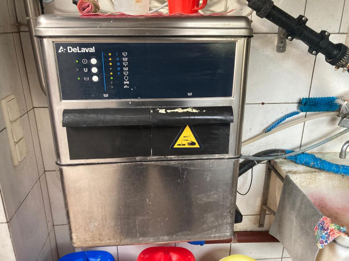 DeLaval Rohrmelkanlage für Ziegen inkl. Waschautomat und Rel 2