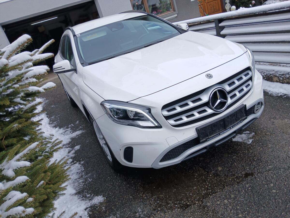 Mercedes GLA 180 2