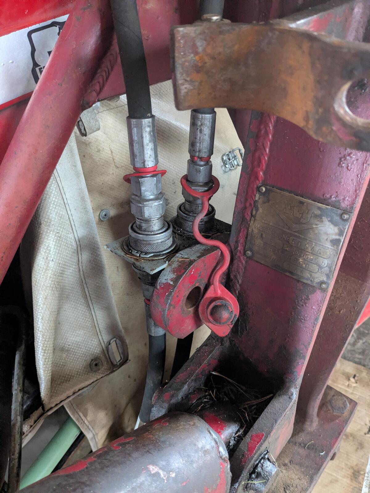 Frontlader für Massey Ferguson mit hydraulischer Gerätestäti 2