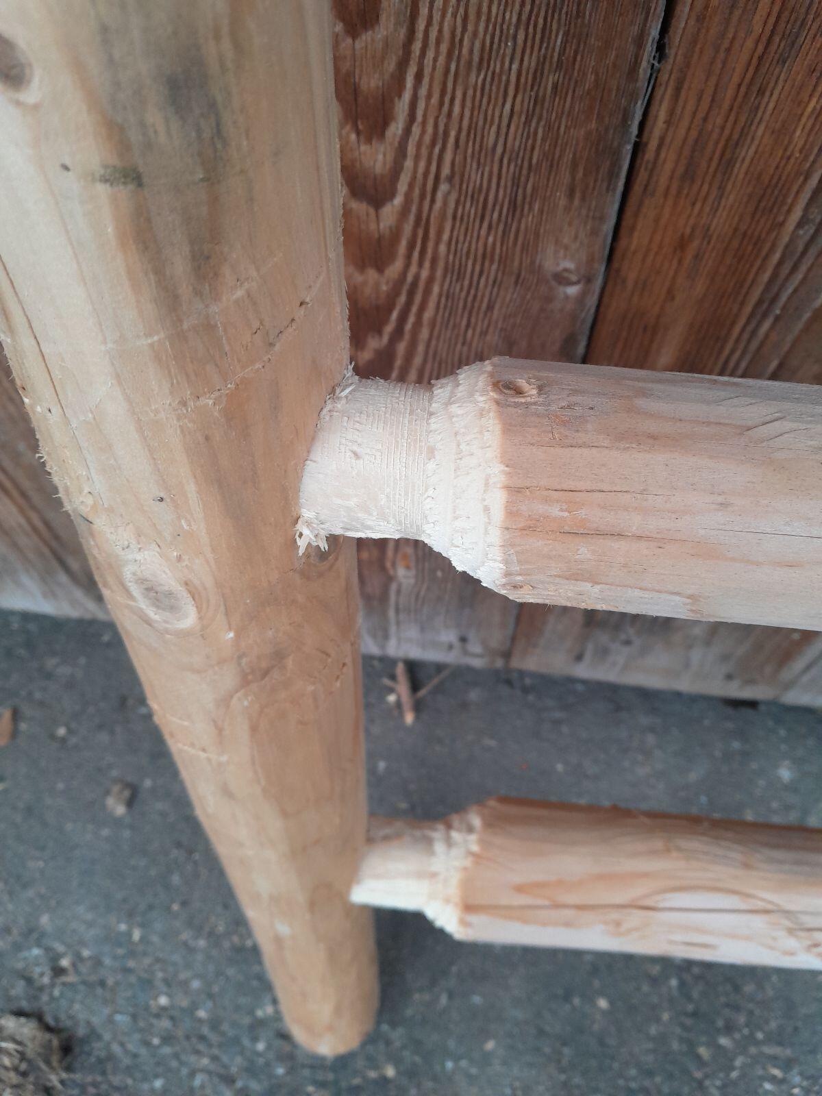 Holzpflöcke werden verarbeitet zum Stecksystem 2