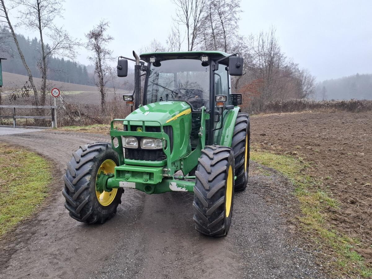 John Deere 5720 2