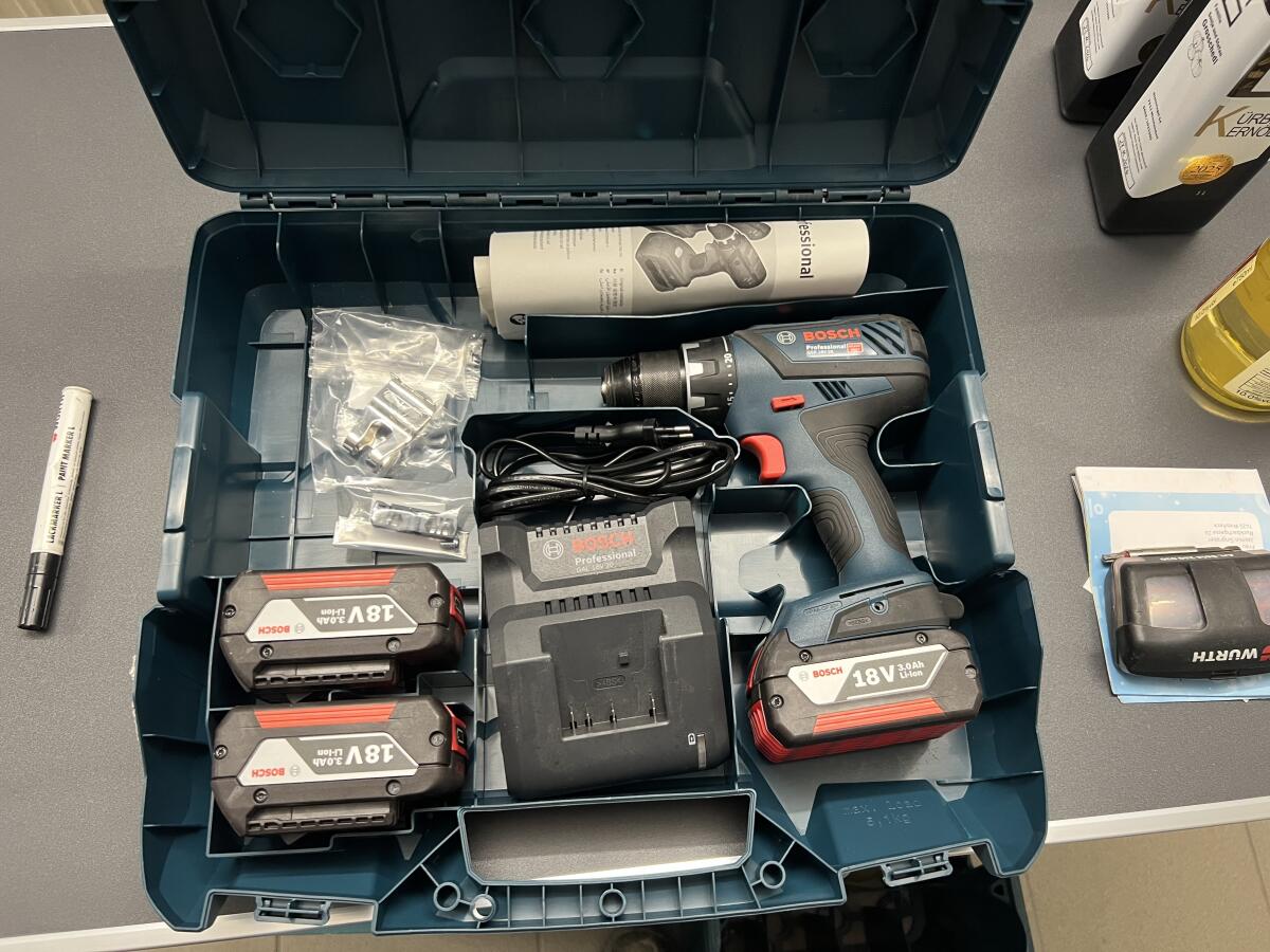 Bosch Professional Akku-Bohrschrauber GSR 18V-28 mit 2x 3.0A 2