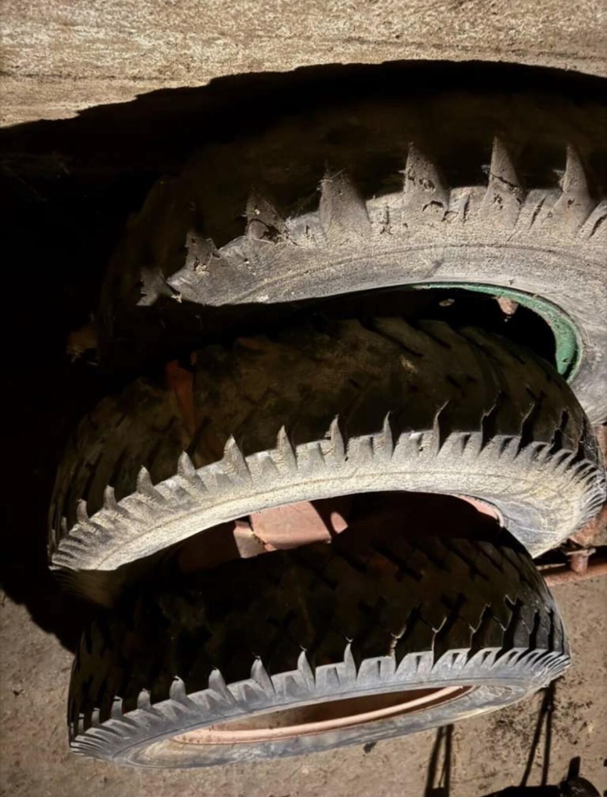 7.50-20 Reifen mit Felge 2