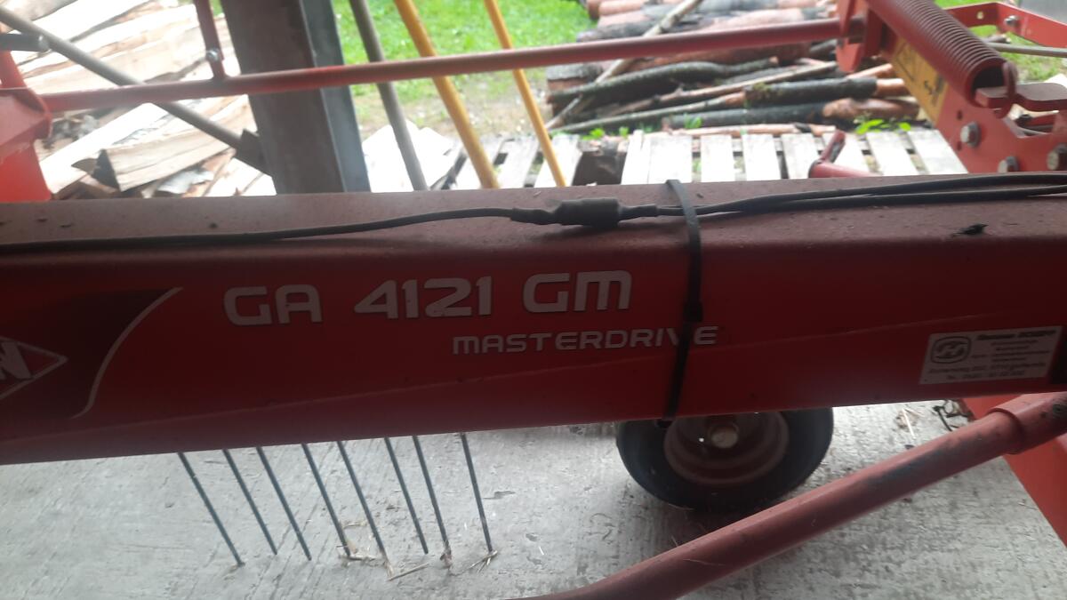 KUHN Schwader 4121 2