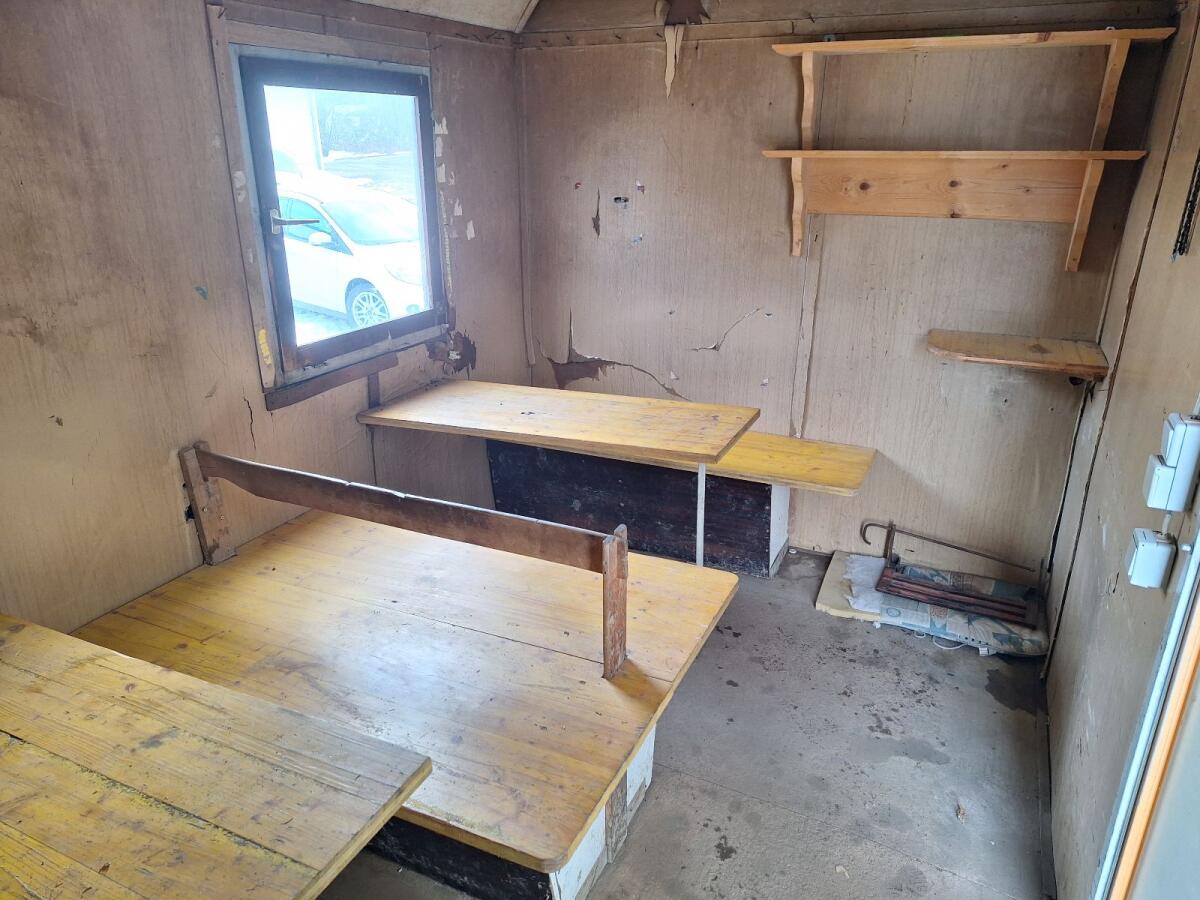 Bauhütte, Holzknechthütte, Bauwagen. Innen b 2.13m l 3.5m 3