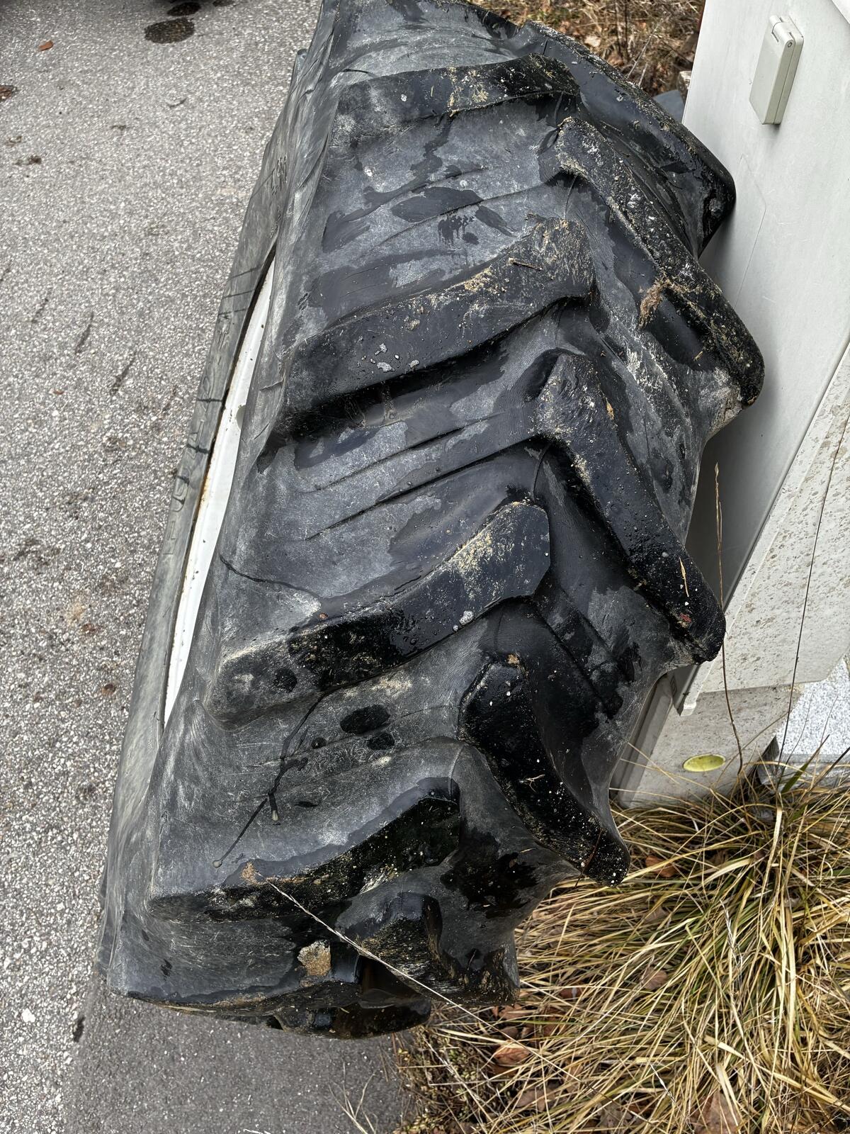 14.9R24 Kompletträder 3