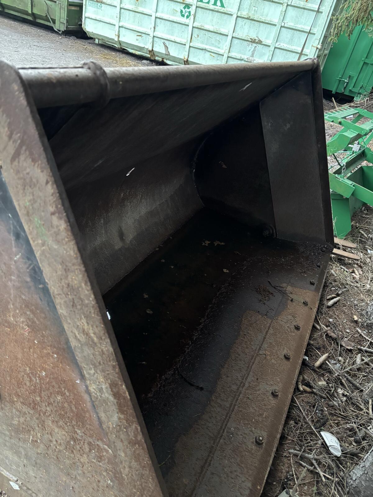 Hochkippschaufel XL 2.400mm - 2,5/3m³ 2