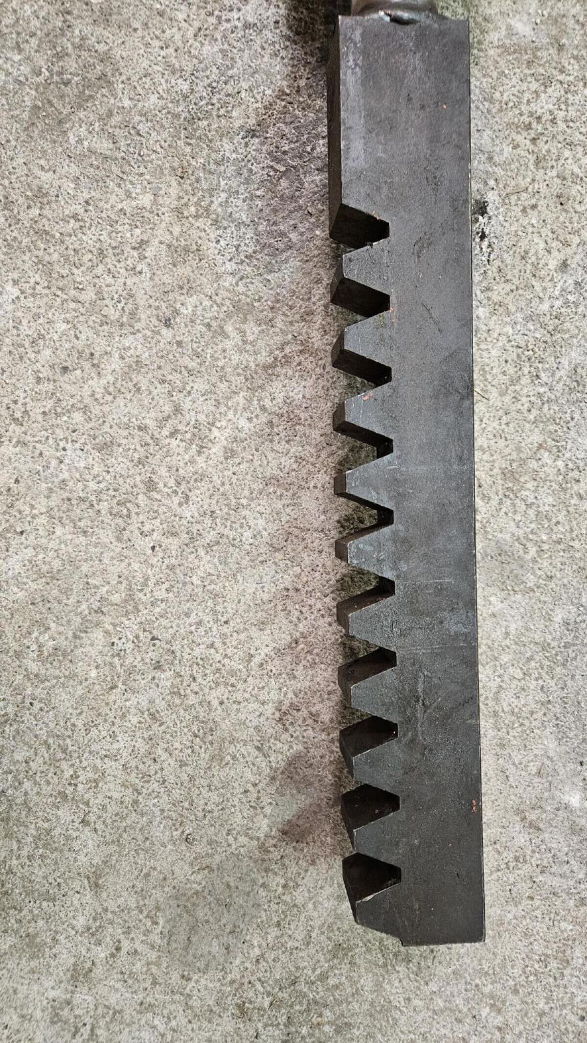 Zylinder mit Zahnstange und Ritzel 3