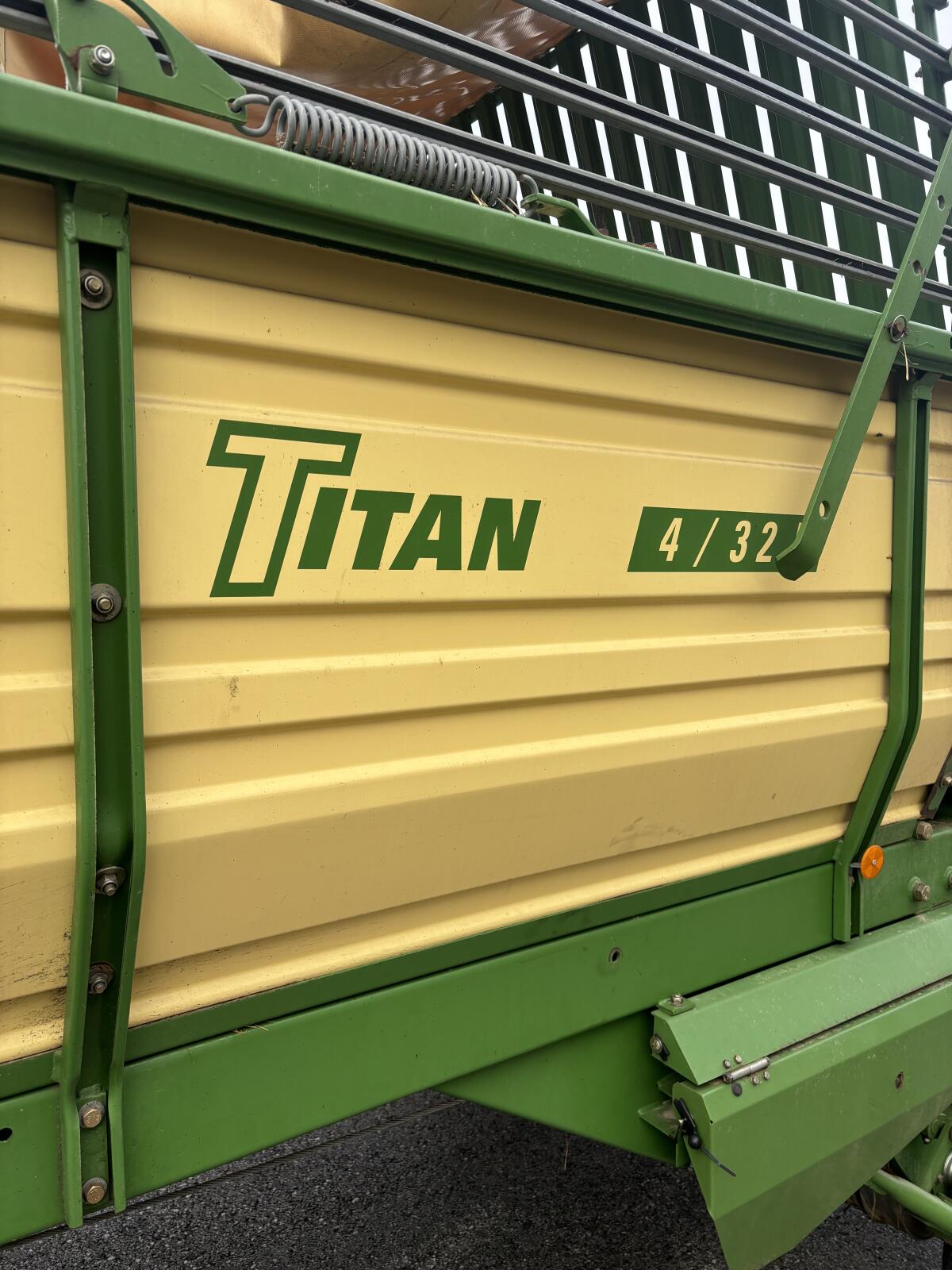 KRONE TITAN 4/32 L 3
