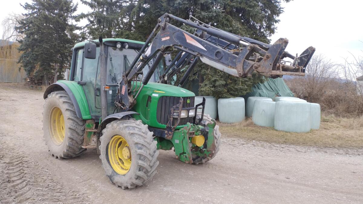 John Deere 6120 2