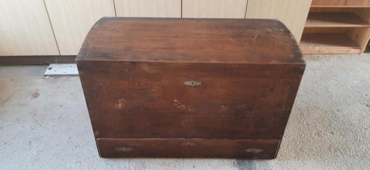 Uralte große Truhe 2
