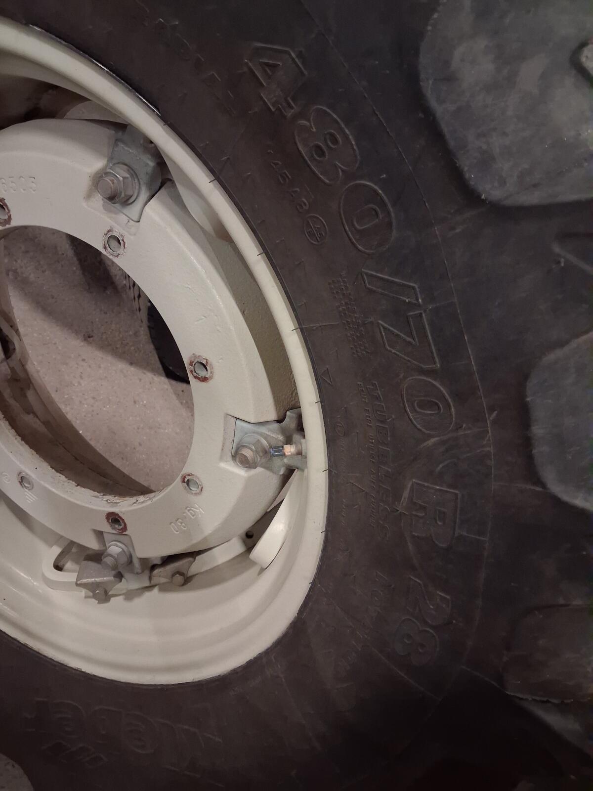 480/70r28 Fiat Kleber 2