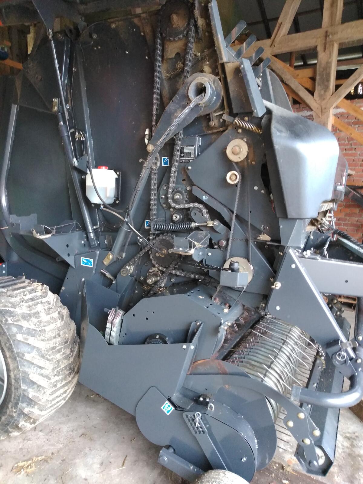 Verkaufe Kuhn VB 2265 Rundballenpresse 3