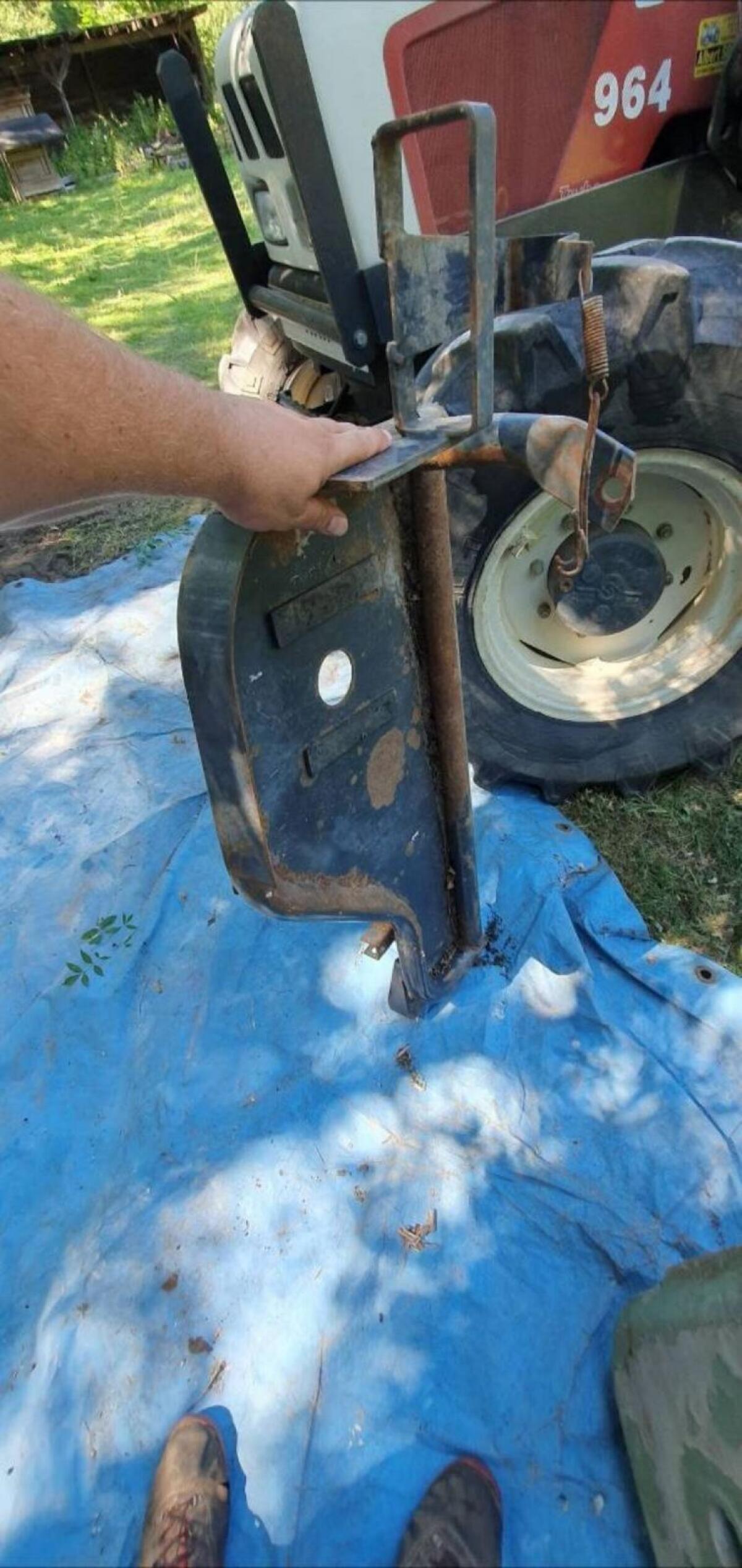 Tankschutz vom Steyr 8130 SK2 mit Seitentank 2