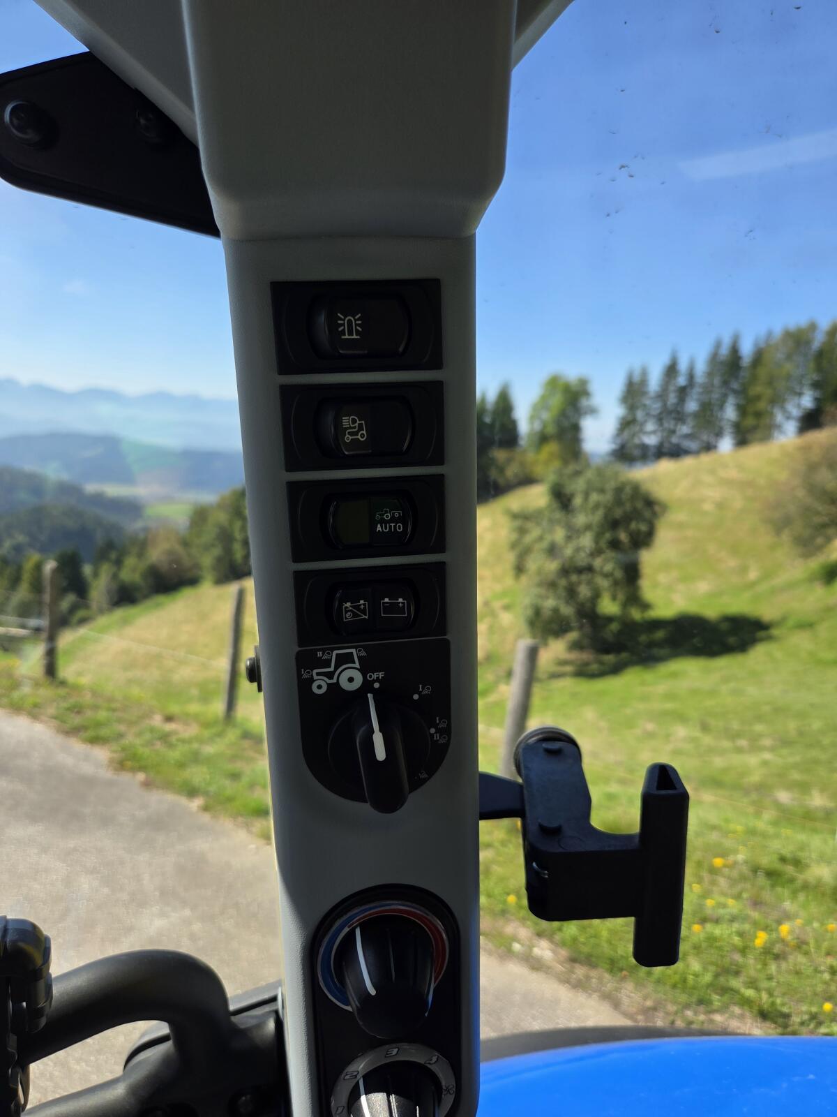 T 5.90 Dual Command Neues Faceliftmodell 2026 New Holland 3