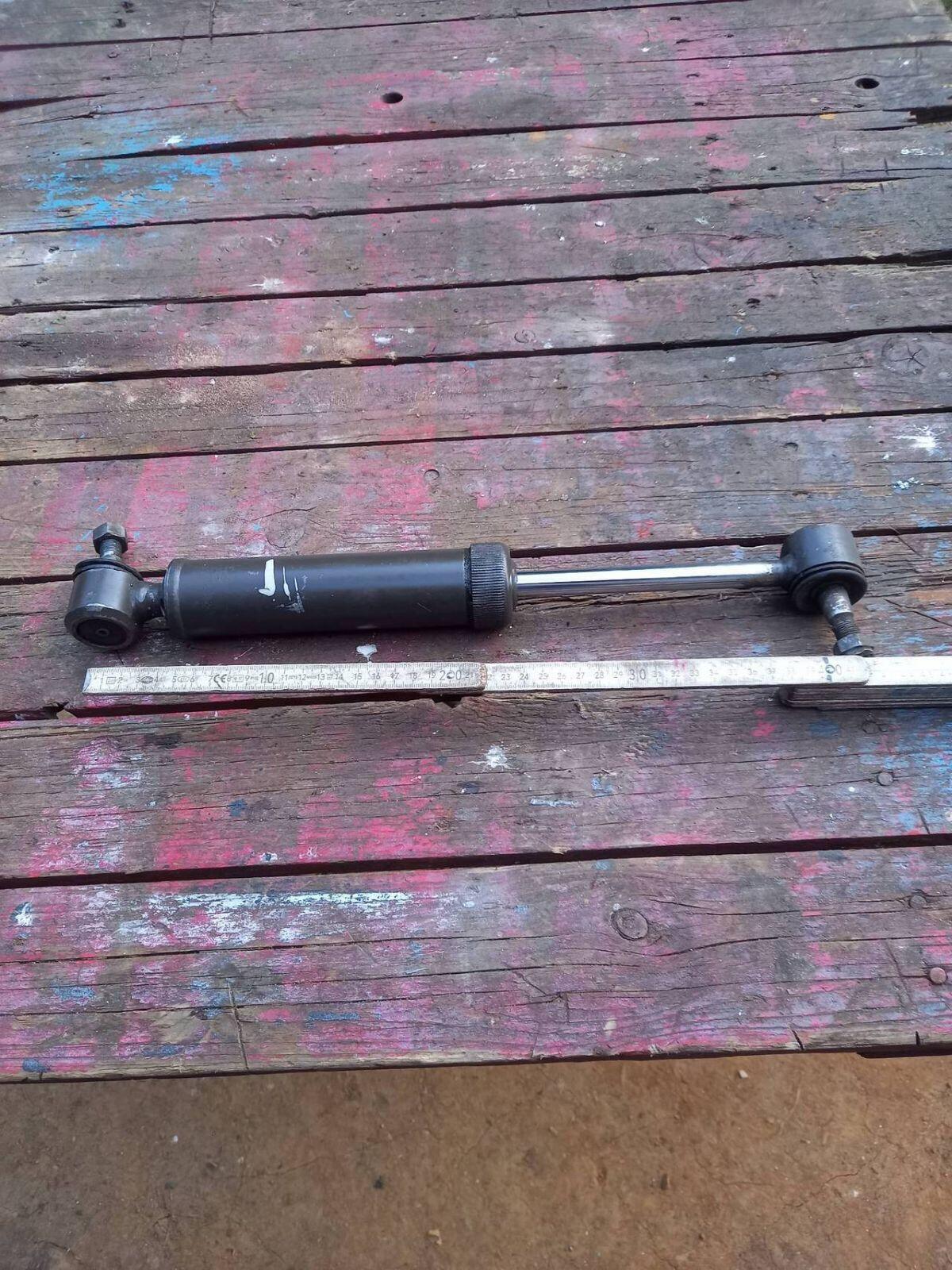 Lenkzylinder MF Traktor 2