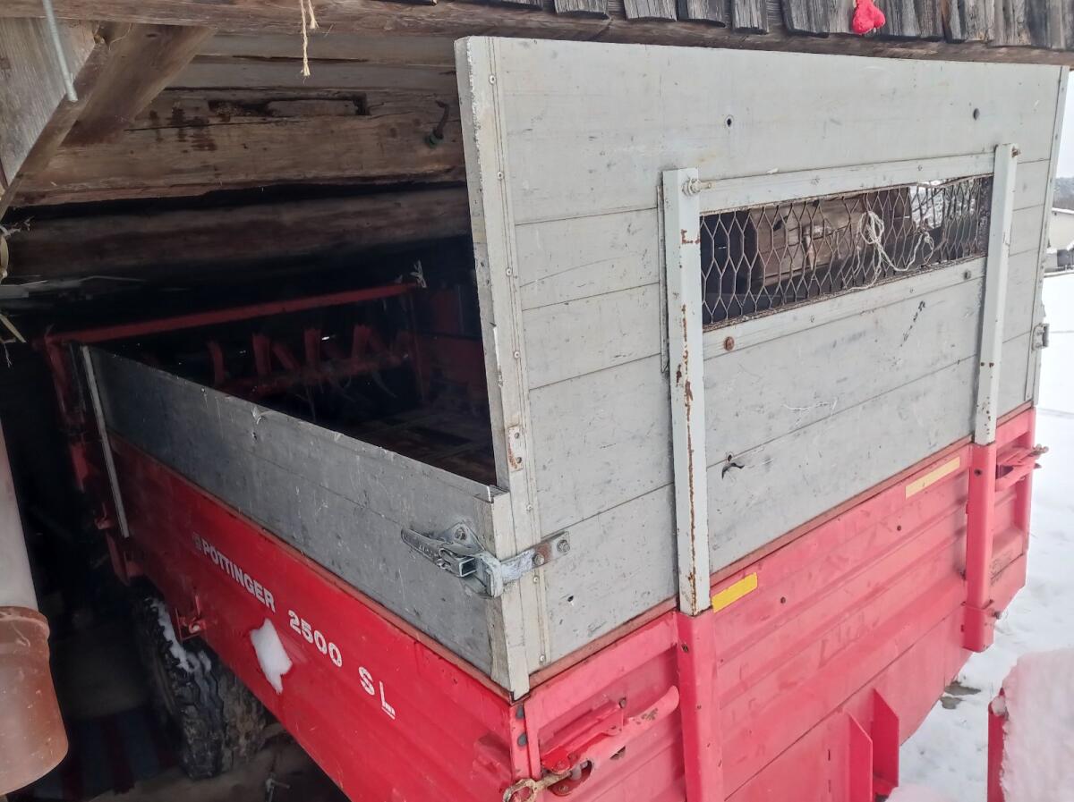 Miststreuer Pöttinger 2500 3