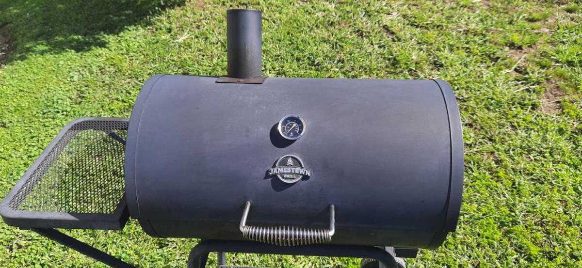 Holzkohlegrill mit Kastaniengrillpfanne Jamestown 2