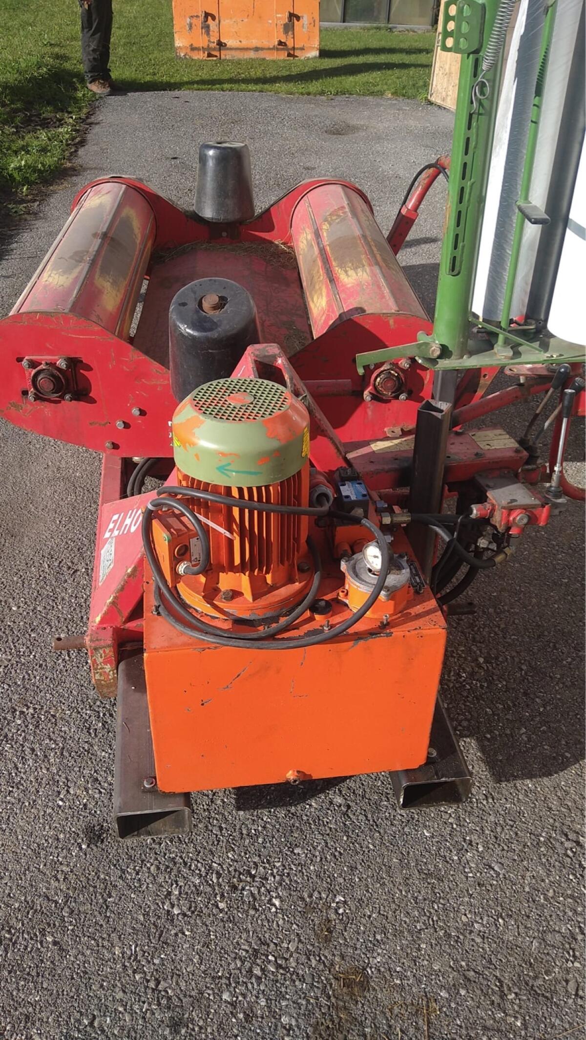 Ballenwickler Elho Stationär El. mit Hydraulikaggregat 3