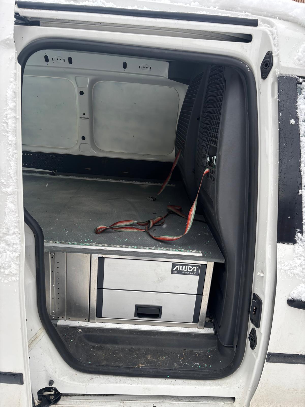 Fahrzeugeinrichtung für VW Caddy Bj. 2014 2