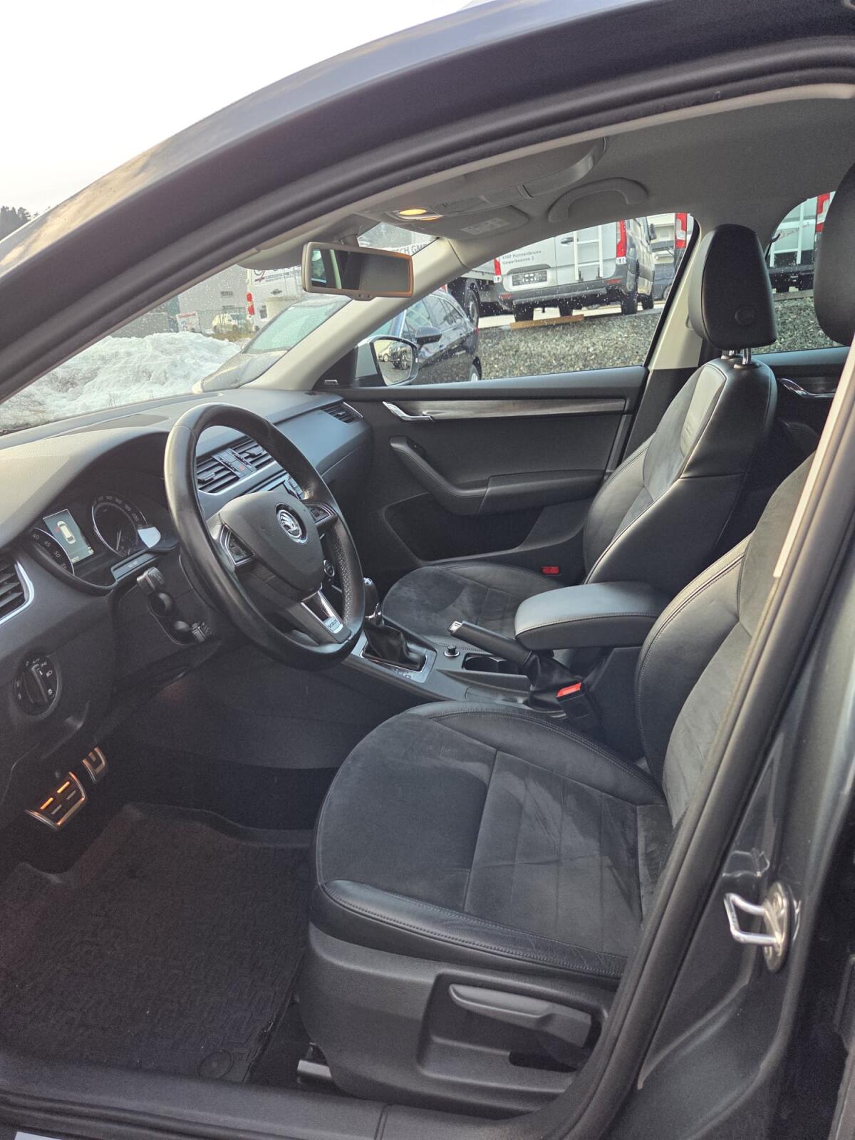 Skoda Octavia Combi 2.0 TDI 4x4 Scout DSG Kombi Family Van 3