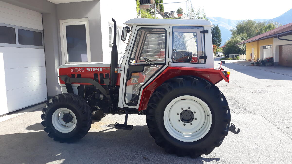 Steyr 8045 Allrad mit Frontlader 2