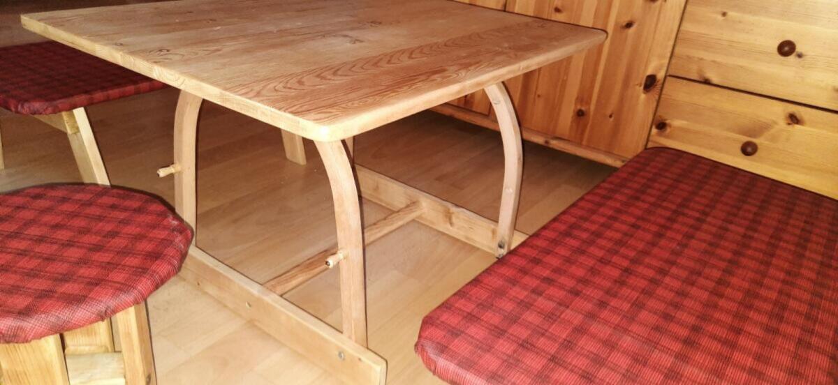 Kindersitzgruppe, Tisch, 2 Bänke, Hocker 2