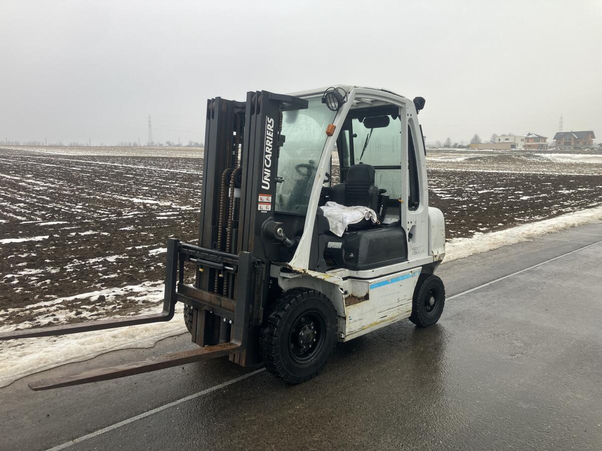 Nissan Dieselstapler 2,5 t Bj. 2015 3.500 Bstd. 2