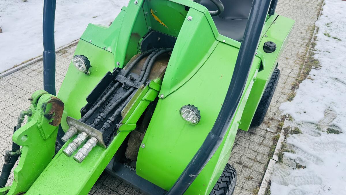 Avant Mini Loader 216 - 4x4 3