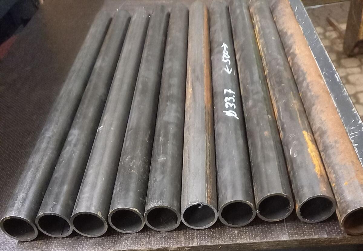 Rohrreste Dm. 33,7 2