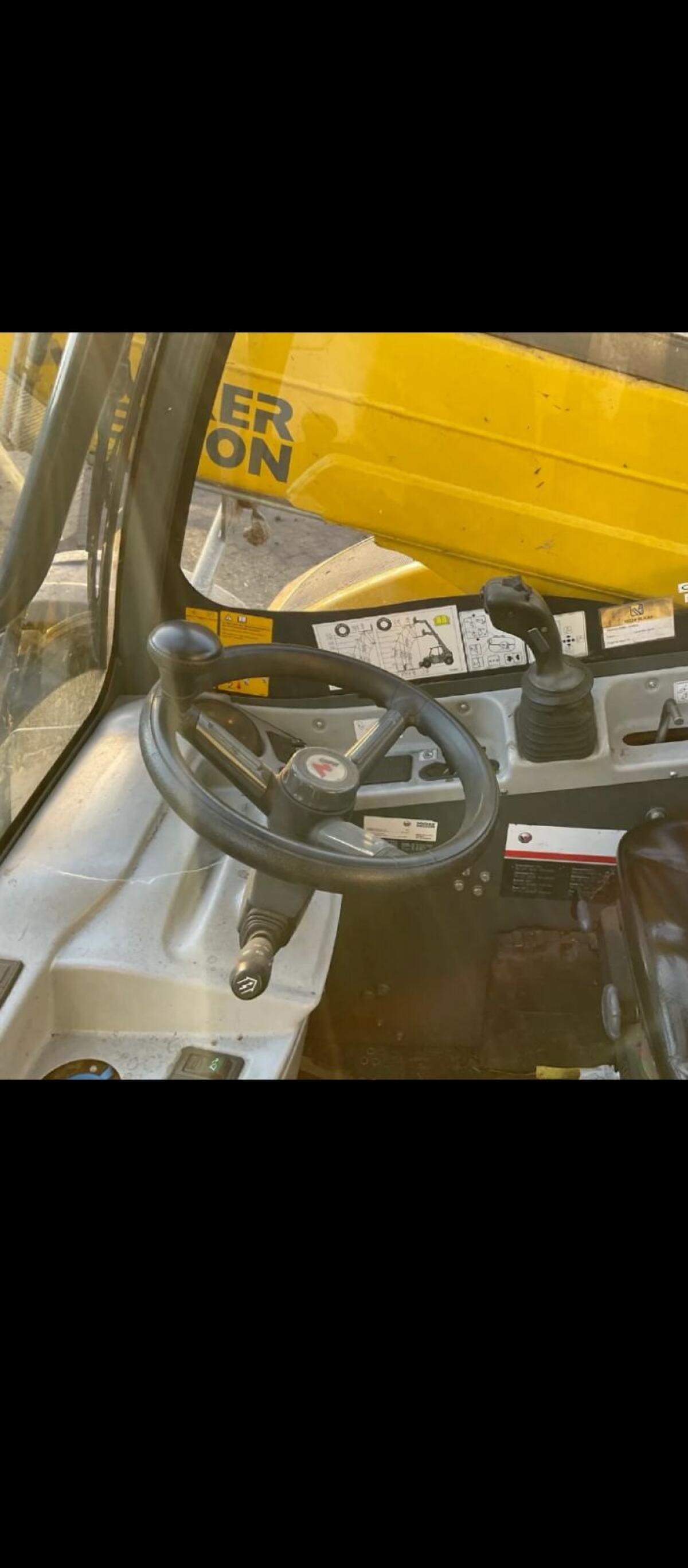 Weidemann 4512 Wacker Neuson TH412 3