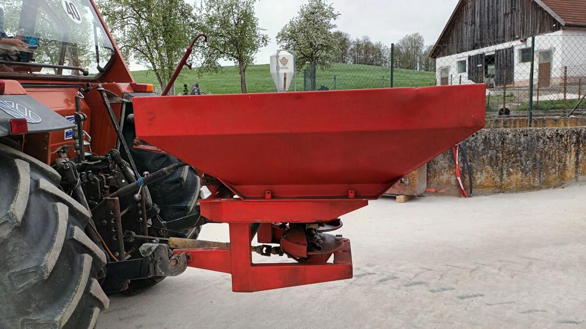 Rauch Düngerstreuer 2