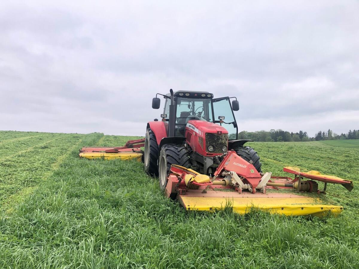 Mähwerk Pöttinger Front- und Heckkombi mit Mähaufbereiter 3